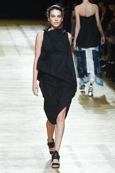 Look 30
